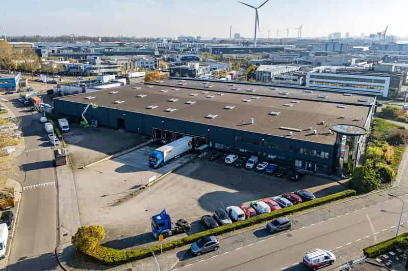 Bedrijfshal te Huur Zaandam 7502m² Magazijn 903m² Kantoor