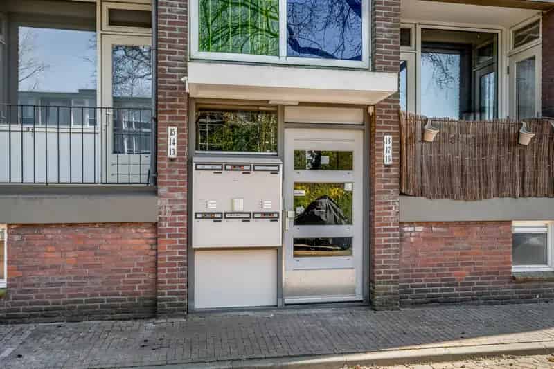 Gerenoveerd 3 Kamerappartement Ede Ruime Berging Twee Balkons