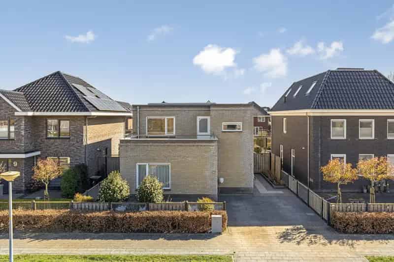 Ruime gezinswoning Almere met grote tuin en privacy