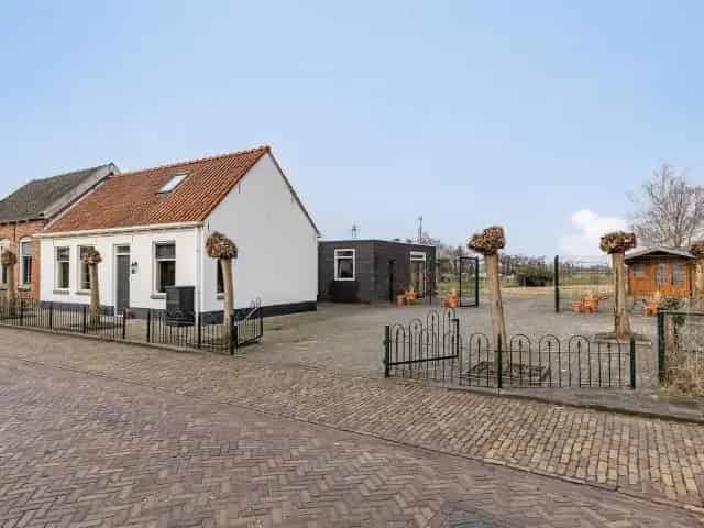 Woning te koop Ellewoutsdijk: Ruime woning met polderzicht