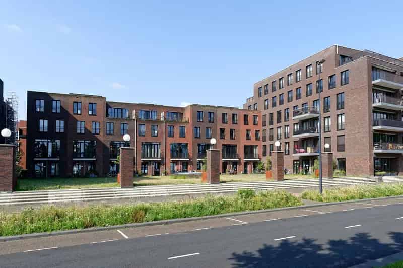 Huis te koop IJburg: 5 slaapkamers, 2 badkamers, tuin, parkeergarage