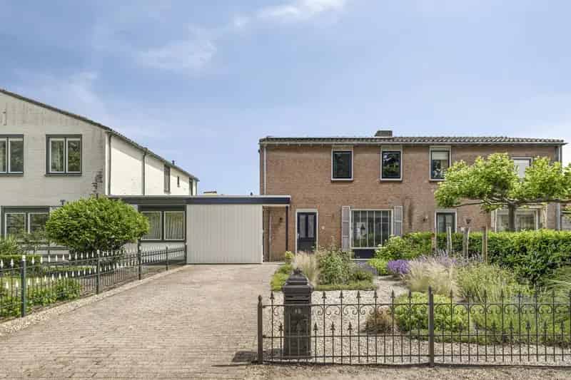 Tweekapper Burgh-Haamstede  Instapklaar 3 slaapkamers Zonnepanelen