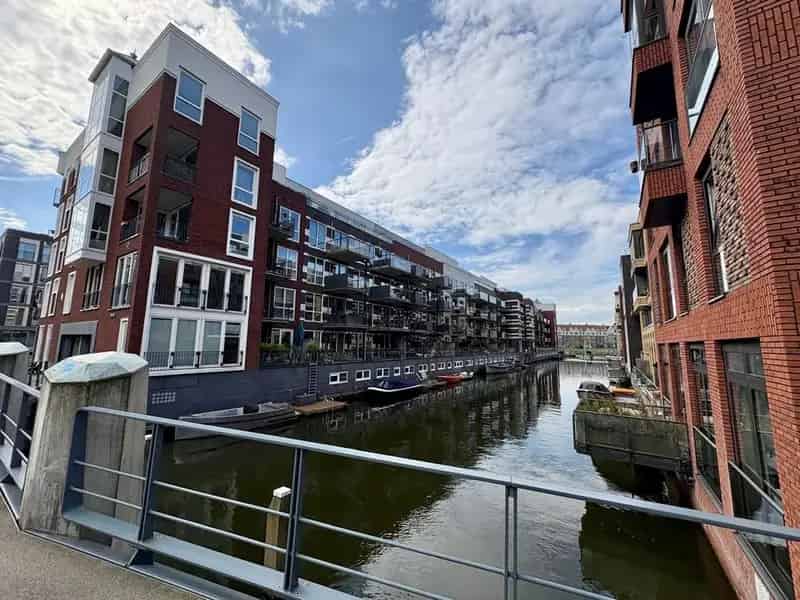 Gemeubileerd 2-kamer appartement 73m2 balkon water uitzicht