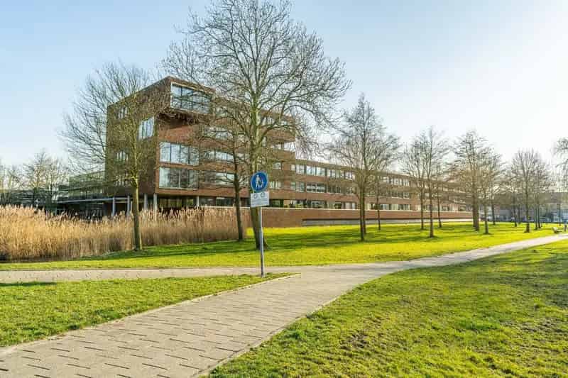 Luxe Appartement Leiderdorp  115m2  Uitzicht  Parkeerplaats