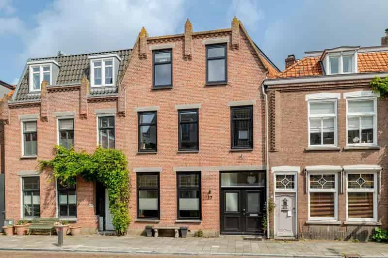 Herenhuis Ginneken 5 slaapkamers 2 badkamers authentieke details