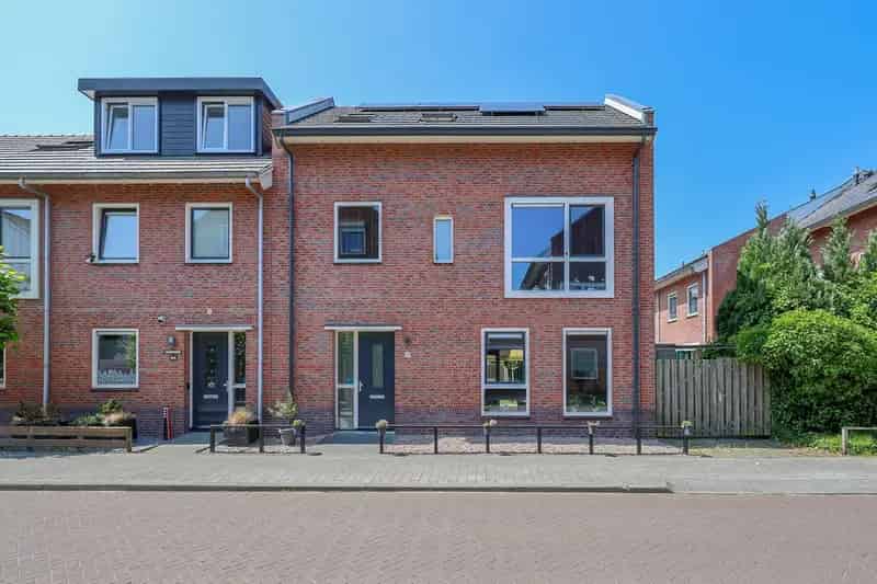 Huis te koop Almere Buiten: Royale Eindwoning 4 slaapkamers