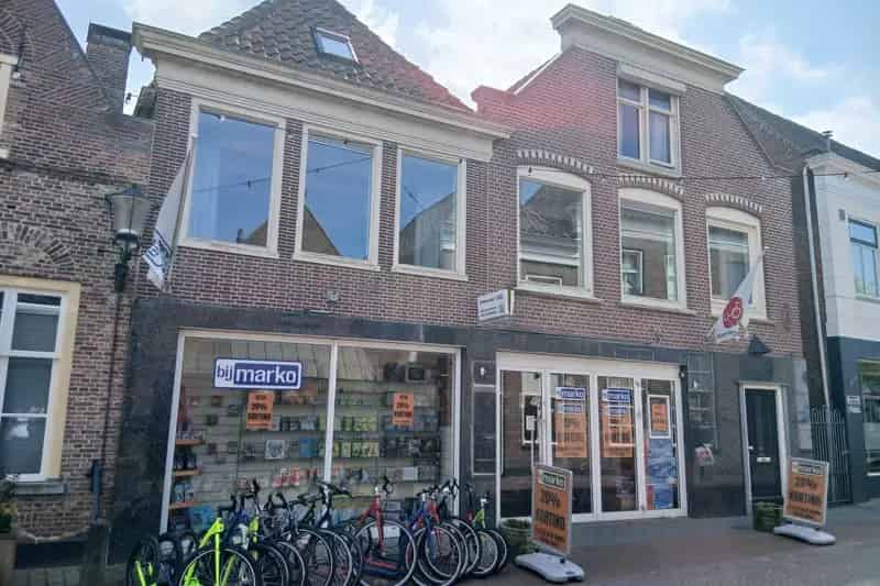 Winkel en bovenwoning te koop in Hasselt Centrum