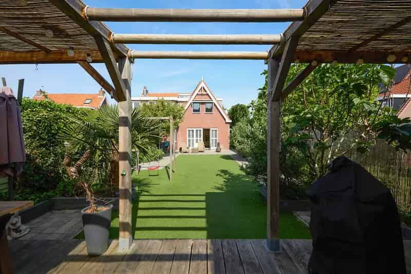 Ruime Tweekapper Nieuw Vennep 4 slaapkamers 316m2 tuin
