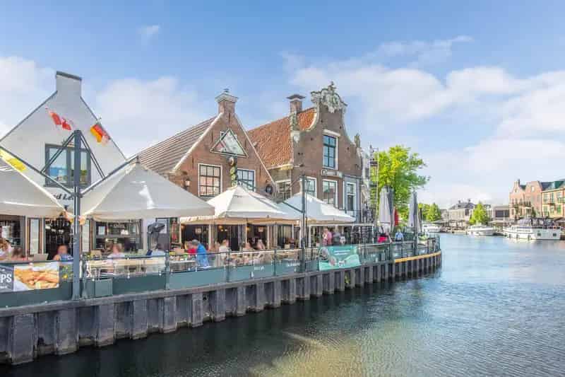 Horecaruimte Lemmer: British Pub met Bovenwoning te Koop
