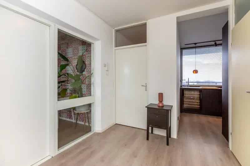 Ruim 4-Slaapkamers Appartement met Balkon en Uitzicht
