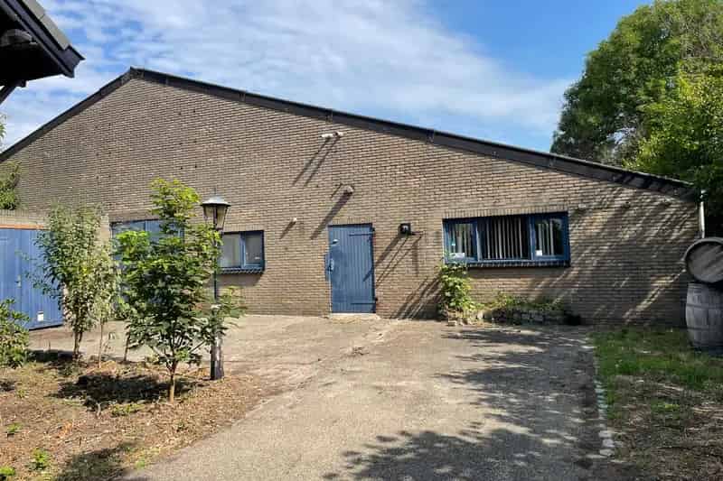 Bedrijfshal Oosterhout Nabij A27 Ruime Bedrijfsruimte en Woning