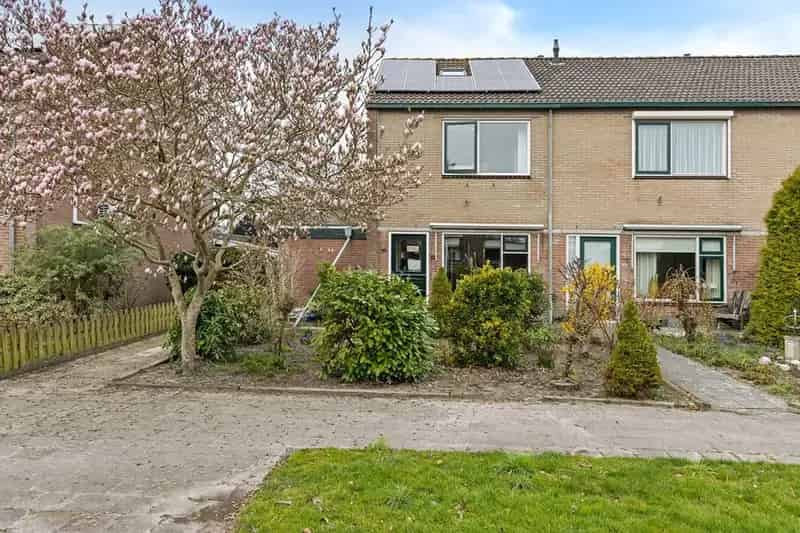 Ruime Hoekwoning met Garagebox en Tuin