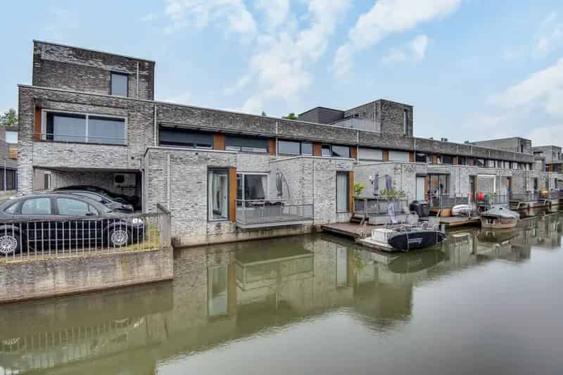 Huis te koop Rosmalen: Luxe Tussenwoning Aan Het Water