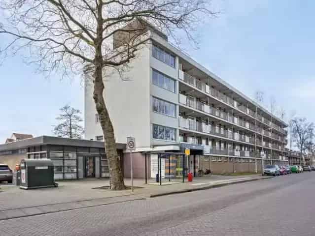 Ruim 4 Kamer Appartement Krommenie 3 Slaapkamers Balkon Nabij NS Station