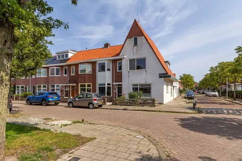 Ruime Eindwoning Tuindorp-West Den Helder - Kluswoning met Potenti