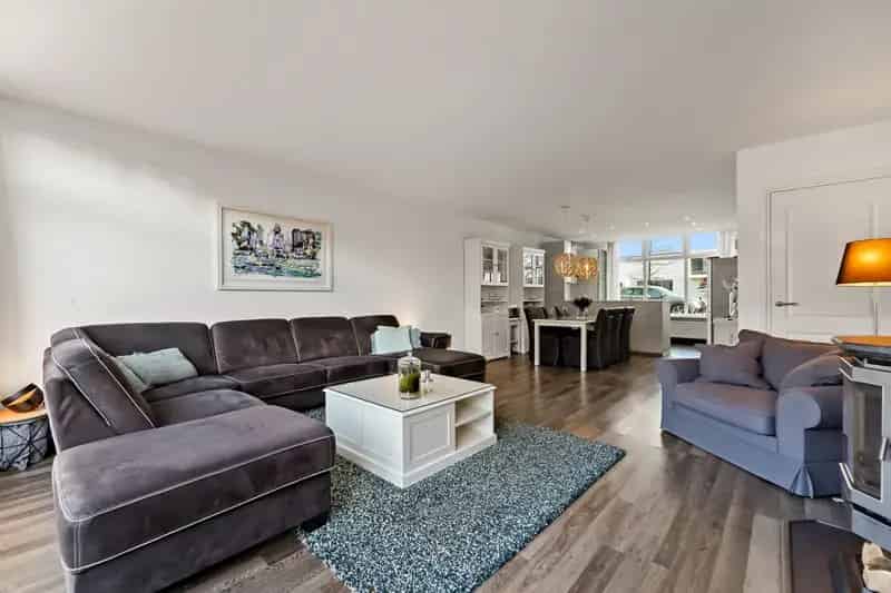 Huis te koop Den Hoorn: Ruime woning met 3 slaapkamers en tuin