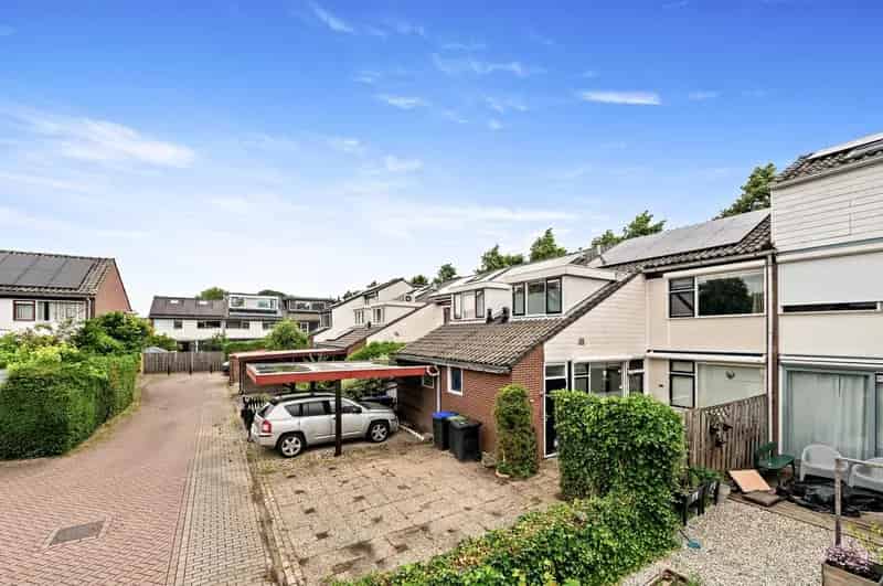 Huis te koop Bergschenhoek: Ruime gezinswoning met 4 slaapkamers en tuin