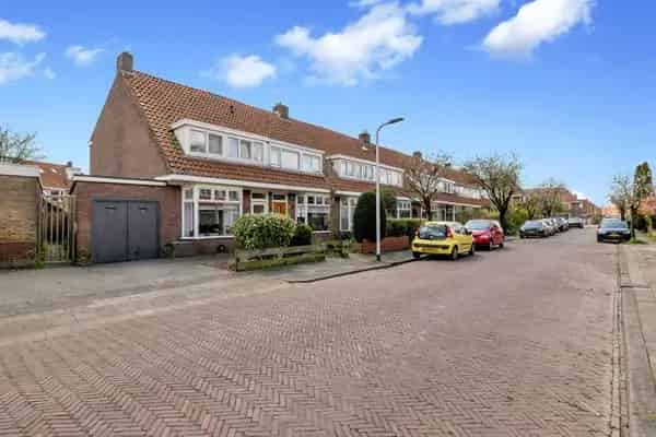 Ruime Hoekwoning Leeuwarden Bloemenbuurt Garage Royale Tuin
