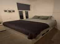 Kamer Leeuwarden 22 5m2 laminaat hoge plafonds 2 medebewoonsters