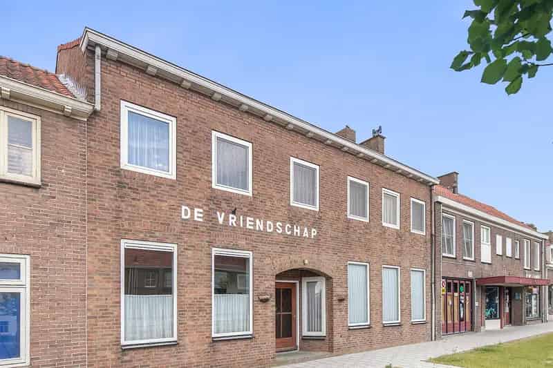 Ruime woning 5 slaapkamers Schoondijke grote tuin