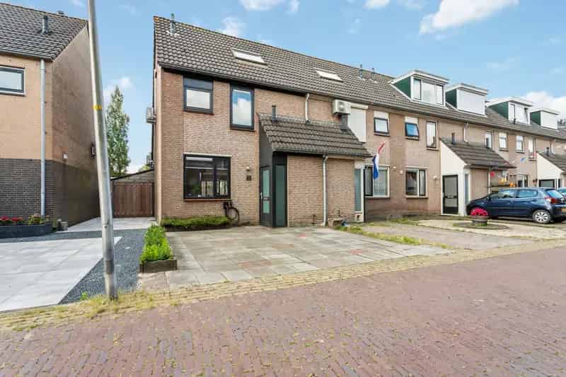 Hoekwoning Zevenhuizen 3 slaapkamers 2 parkeerplaatsen laadpaal