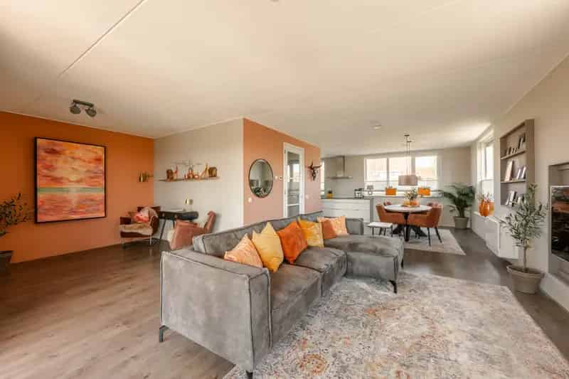 Vrijstaande woning Makkum: Ruime tuin, moderne keuken, vaarwater uitzicht