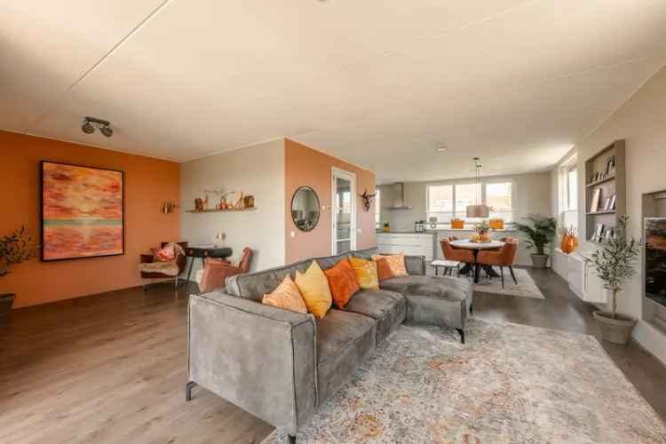 Vrijstaande woning Makkum: Ruime tuin, moderne keuken, vaarwater uitzicht