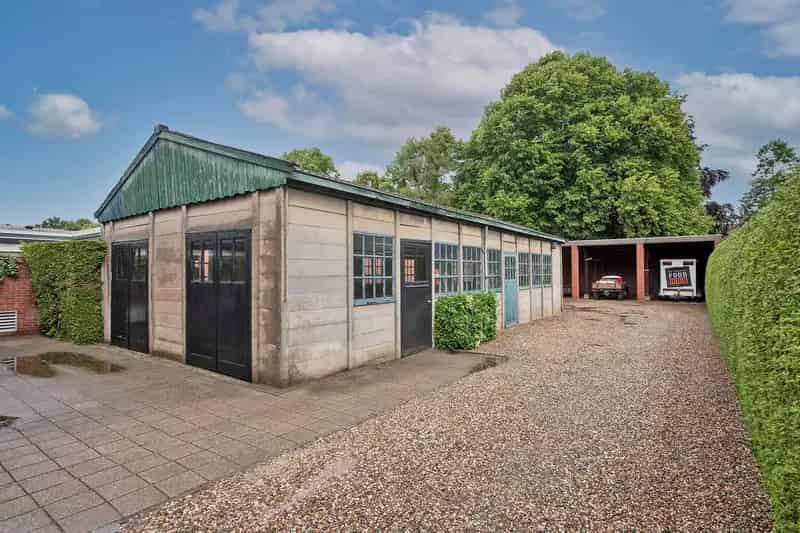Bedrijfswoning Hengelo te koop: Royale woning met werkplaats en overkapping