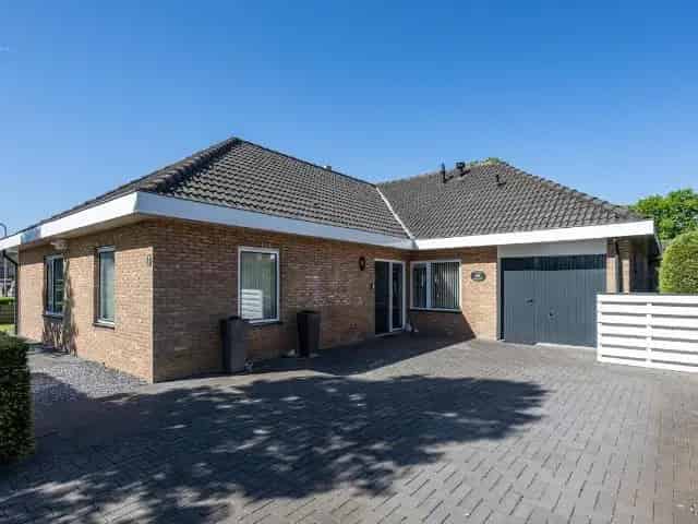 Gelijkvloerse woning Sommelsdijk: 3 slaapkamers, moderne keuken en badkamer