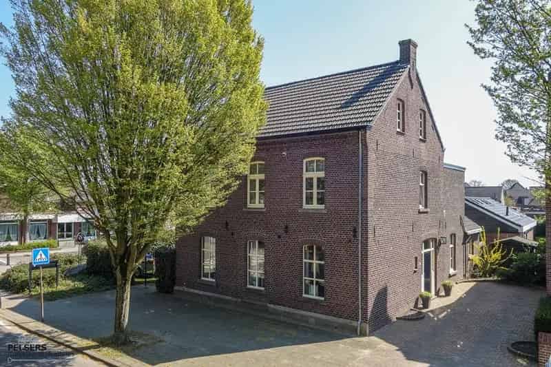 Herenhuis Reuver 5 slaapkamers Tuin Zonnepanelen Airco