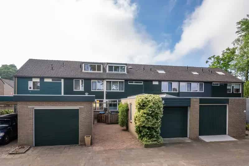 Huis te koop Apeldoorn: 4 slaapkamers, grote garage, nieuwe dakbedekking