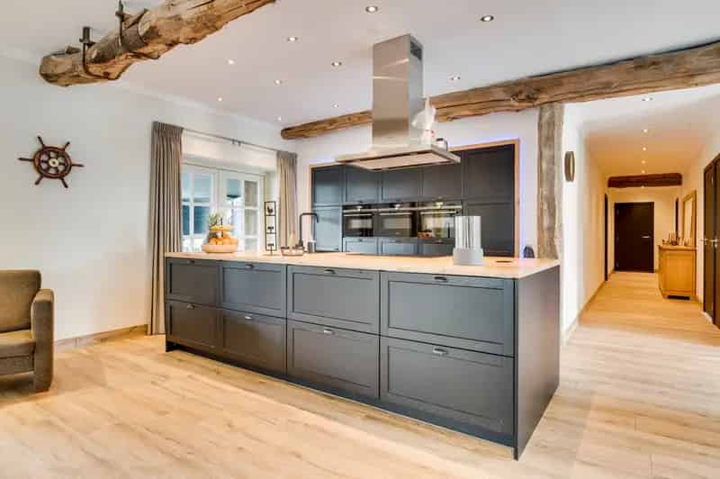 Langgevel woonboerderij Ospel 8 slaapkamers 5 badkamers luxe gerenoveerd