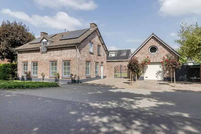 Appartement te huur Weert: gerenoveerd begane grond met garage en tuin