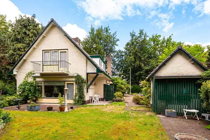 Jaren 60 Villa te koop in Baarn Ruime Tuin Nabij Centrum