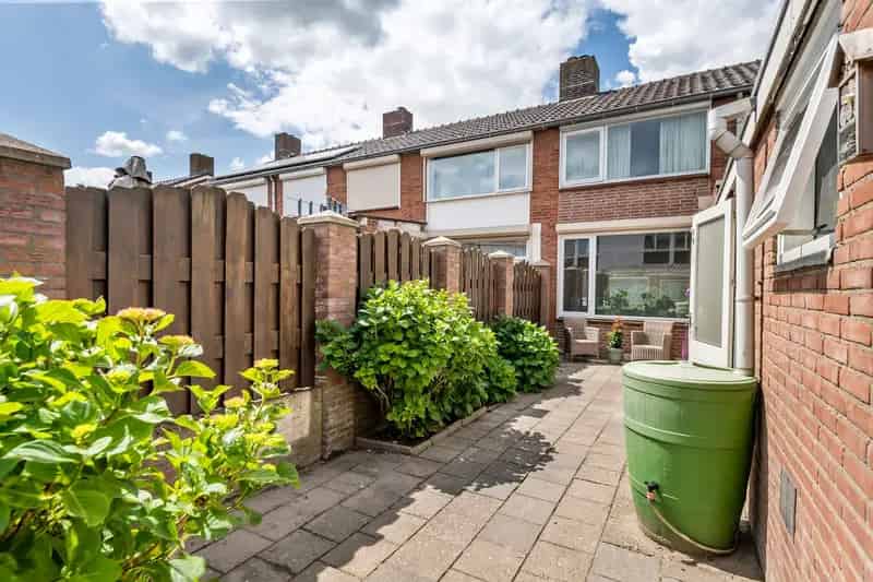 Ruime Tussenwoning Deest 3 Slaapkamers Nabij Waalbandijk