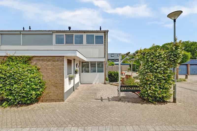 Huis te koop Gendt: Ruime hoekwoning met grote tuin