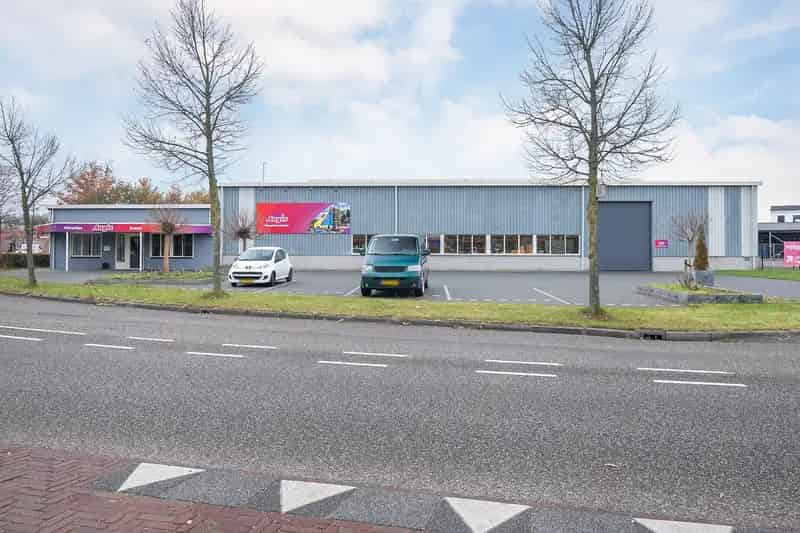 Bedrijfshal Dedemsvaart 1120m2 Kantoor 255m2
