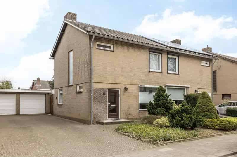 Tweekapper nabij winkels 3 slaapkamers garage tuin