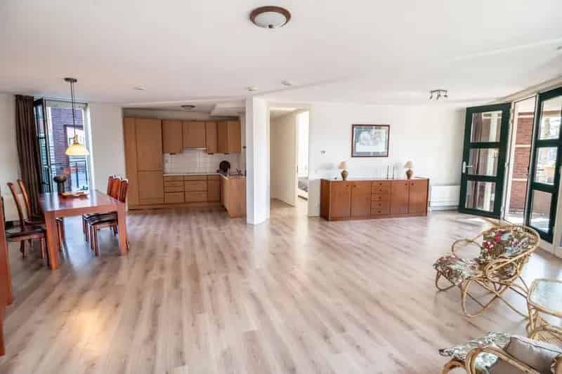 Ruim 3-kamerappartement Heemskerk 110m2 2 terrassen Parkeerplaats