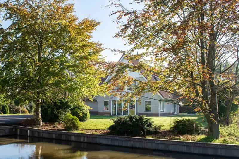 Vrijstaande woning met loods te koop Aalsmeer