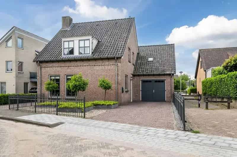 5 Slaapkamers 2 Badkamers Vrijstaande Woning Grote Tuin Tuinkamer