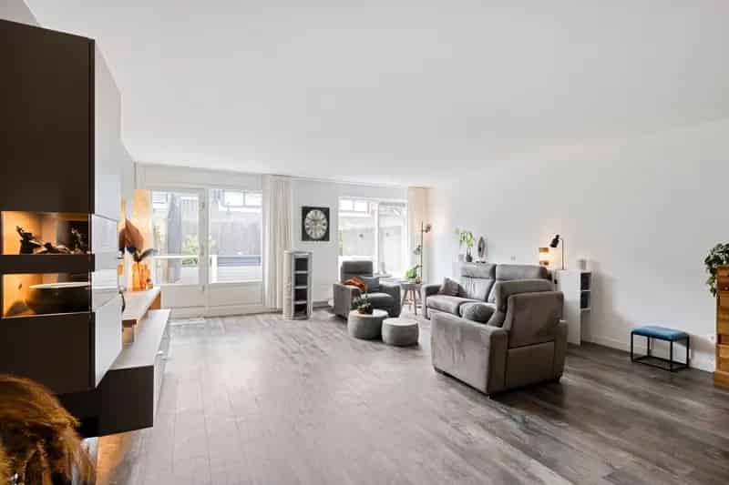 Huis te koop Zoetermeer: Royale 6 kamer woning 213m2