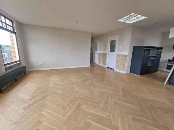 Ruim 2-kamer appartement met dakterras nabij Erasmus MC