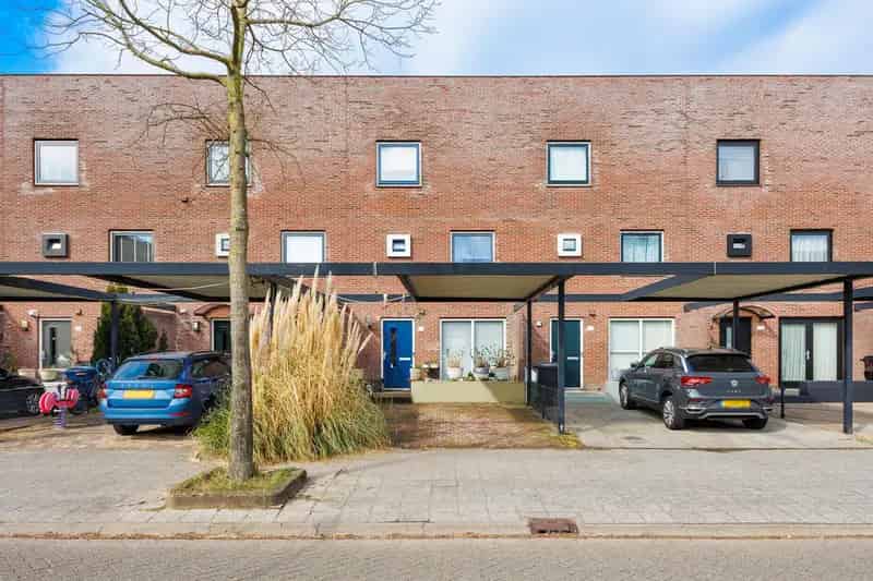 Tussenwoning Laan der VOC Almere 4 5 slaapkamers Riante tuin