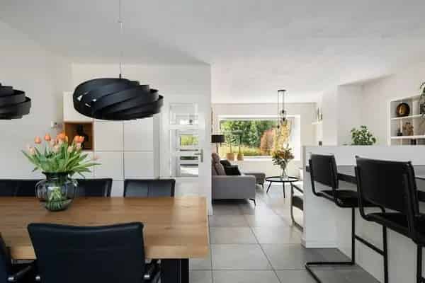 5 Slaapkamers 2 Badkamers Ruime gezinswoning 137m2 Tuin Zonnepanelen