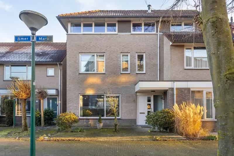 Eengezinswoning Veldhoven: Duurzaam Comfort en Ruimte