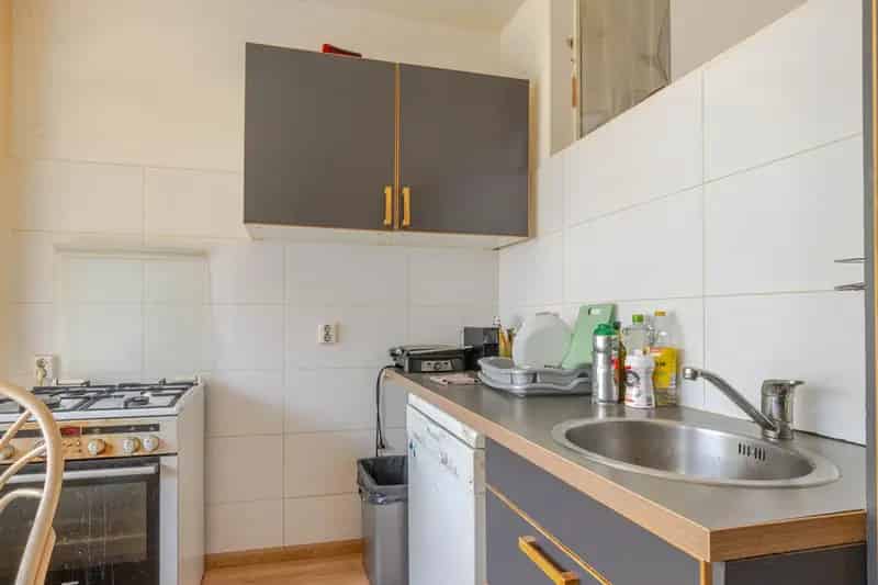 Benedenwoning Rotterdam: 2 slaapkamers, tuin, modernisering gewenst
