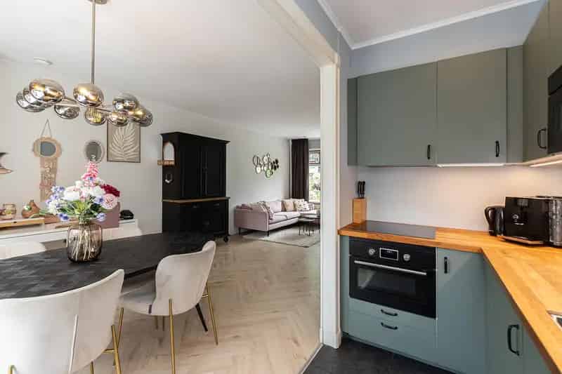 Kerkbuurt jaren 50 woning 4 slaapkamers moderne keuken badkamer tuin