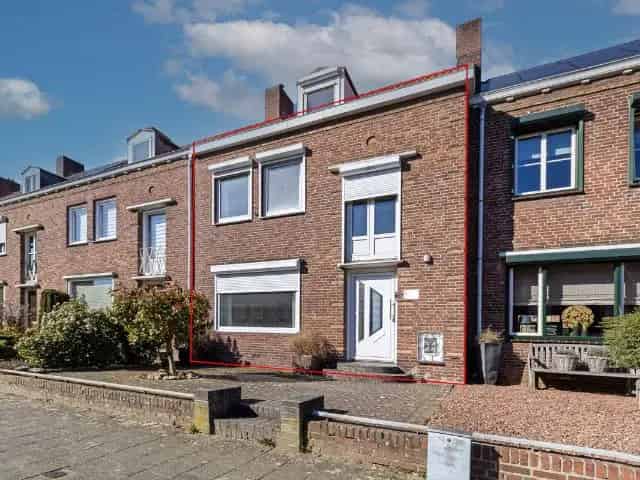 Tussenwoning Blerick 4 slaapkamers Op te knappen