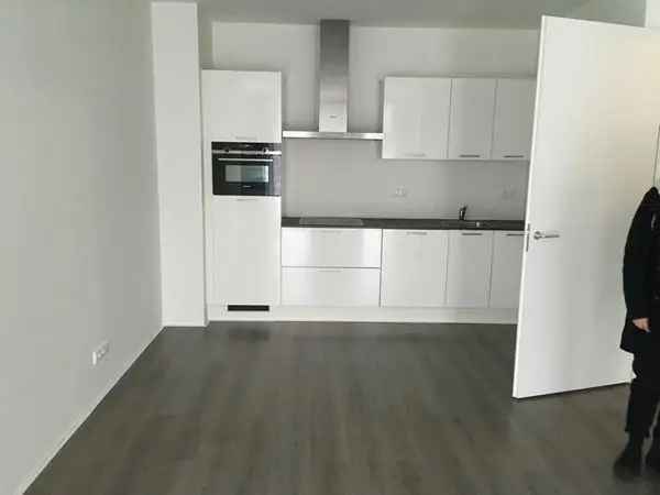 Te Huur Luxe 3 Kamer Appartement Vredeoord 66m2